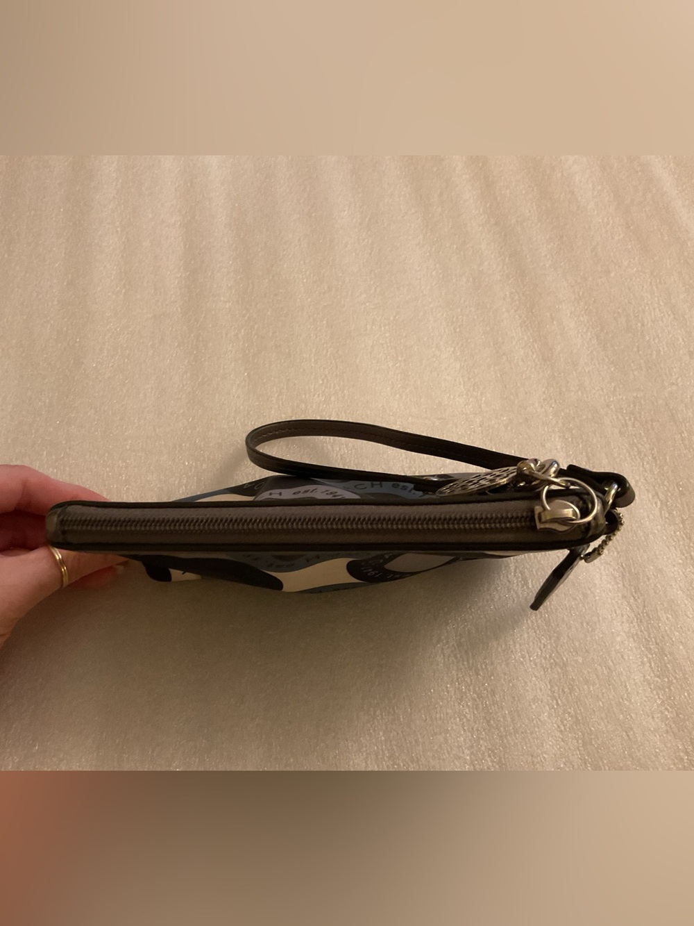 COACH Est. 1941 Graphic Circle Print Wristlet With Pristine Medallion & Hangtag - Picture 8 of 12